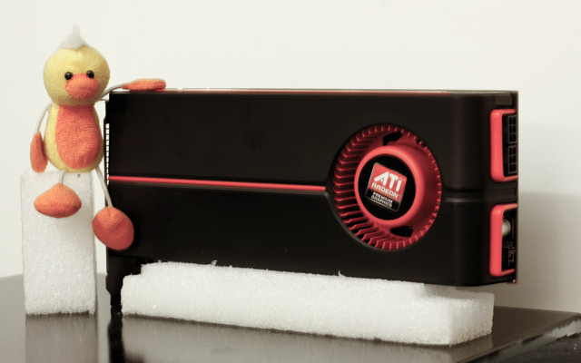 My Radeon HD 5850 with an exclusive ATI sticker! Beautiful...